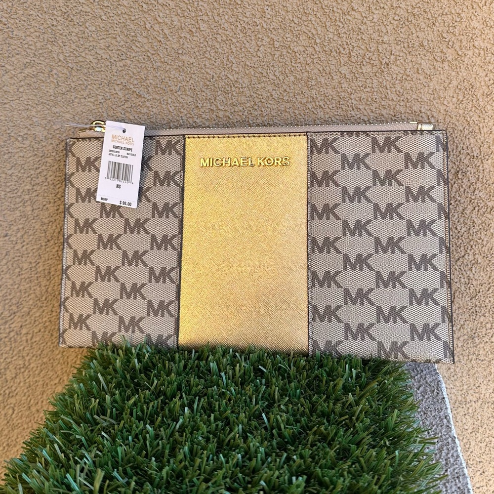 MICHAEL KORS Center Stripe MK Signature CLUTCH Wrist-let Wallet - Natural/Gold